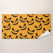 Halloween: enge gezichten,  stijl. badhanddoek (Badhanddoek)