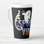 Halloween Ghost Spooky Vibes Typography Lettering Latte Mok (Linkerhoek)