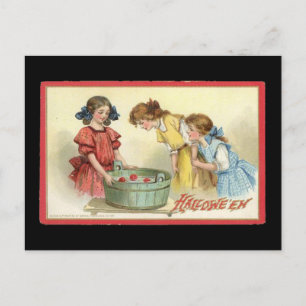 Halloween Girls Bobbing for Apples Briefkaart