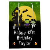 Halloween Happy Birthday Monsters Green Medium Cadeauzakje (Achterkant)