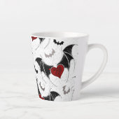 Halloween hart met zwarte vleugels latte mok (Rechts)