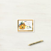 Halloween Kitty zit in Jack O Lantern Post-it® Notes (Op bureau)