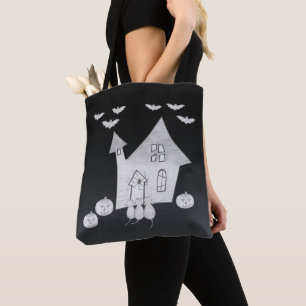 Halloween nacht met spookhuis, vleermuizen, pompoe draagtas