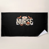 Halloween Nurse Typography - Spooky medisch ontwer Strandlaken (Voorkant)