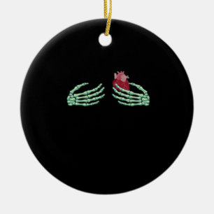 Halloween Skeleton Handen met Hart Classic Keramisch Ornament