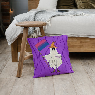Halloween spook met biseksuele vlag kussen