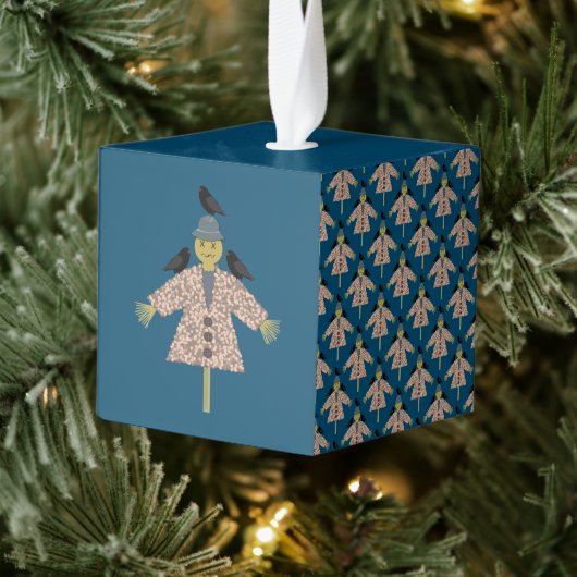 Halloween Straw Scarecrow en Ravens Patterned Kubus Ornament (Boom)