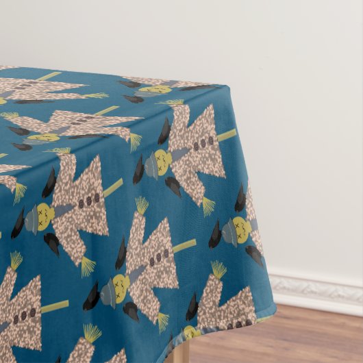 Halloween Straw Scarecrow en Ravens Patterned Tafelkleed (Voorbeeld)