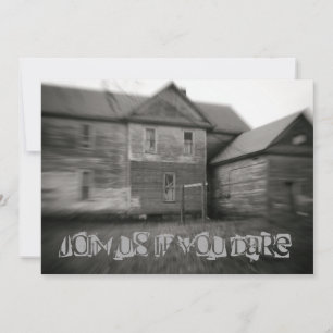 Halloween, vernederd door een gehakt huis kaart