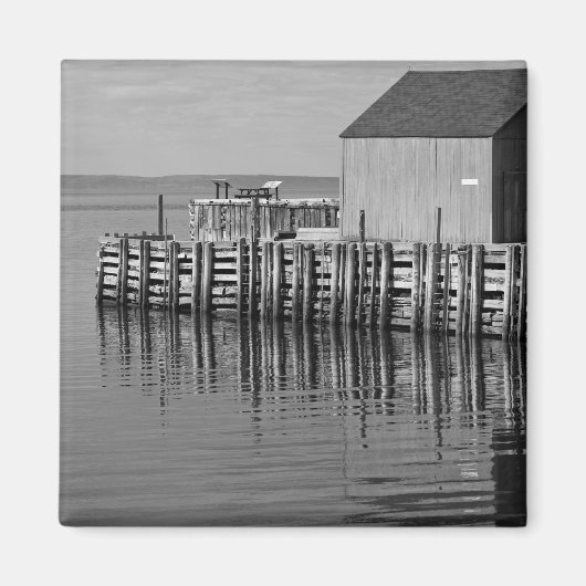 Hall's Harbour Wharf (B&W) Magnet (Devant)