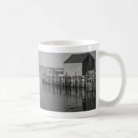 Hall's Harbour Wharf (B&W) Mug (Droite)