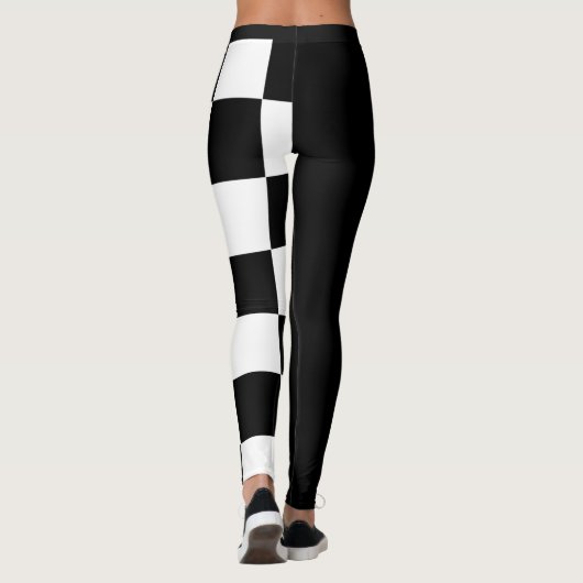 Halve en halve zwarte en witte chequker leggings (Achterkant)