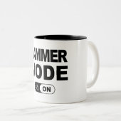 Hammermodus ingeschakeld tweekleurige koffiemok (Voorkant rechts)