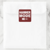 Hammermodus ingeschakeld vierkante sticker (Tas)
