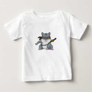 Hamster als Ninja bij de vechtkunst met zwaard