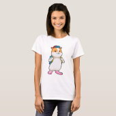 Hamster als student met rugzak en Pet T-shirt (Voorkant volledig)