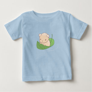 Hamster de souris mignonne flottant sur un T-shirt