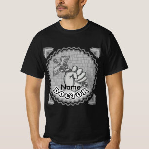 Hand die caduceus dokter vasthoudt t-shirt