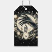 Hand die een kristal vasthoudt onder het maanlicht cadeaulabel (Achterkant)