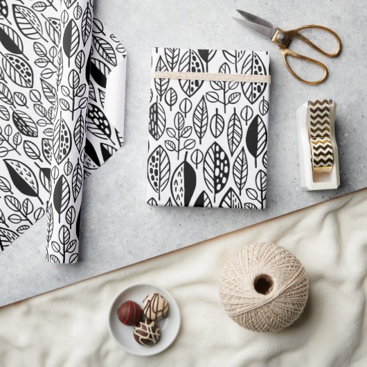 Hand Drawn Leaf Pattern Black ID495 Cadeaupapier (Crafts)