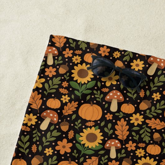 Hand Drawn Rustic Fall Pattern Beach Towel Strandlaken (In situ)