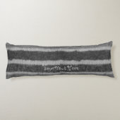 Hand gebreide zwart-witte strepen lichaamskussen (Achterkant)