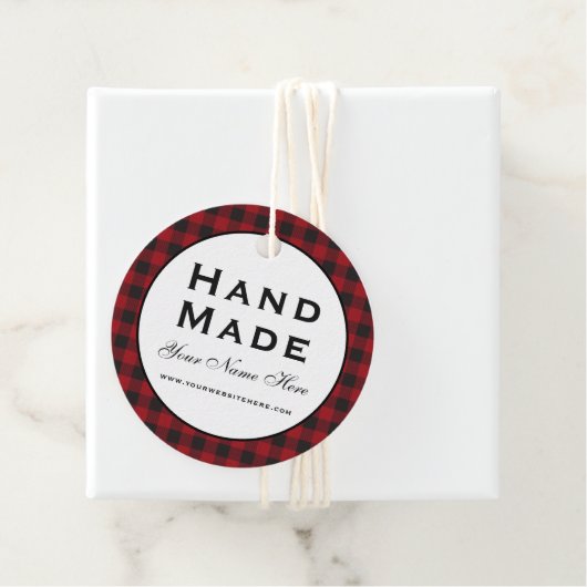 Hand gemaakte rode geruite ronde product Labels (In situ)