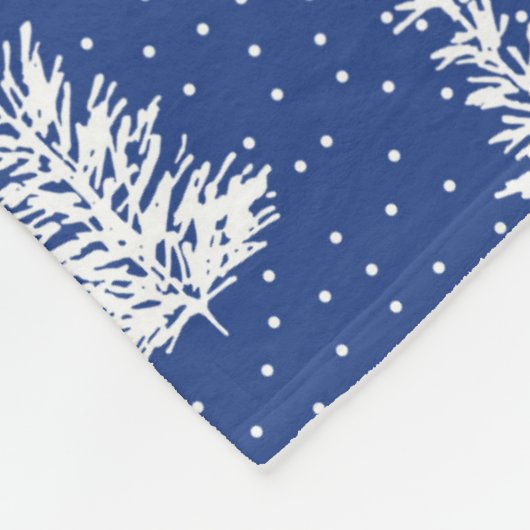 Hand getekende sneeuw bedekte boom patroon indigo fleece deken (Hoek)