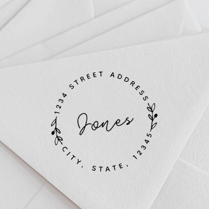 Hand getrokken stijl familienaam rond retour adres zelfinktende stempel
