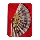  Hand Held Fan op een rode achtergrond Magneet (Verticaal)
