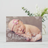 Hand Lettered Bubble Dot Foto geboorteaankondiging Aankondiging (Staand voorkant)