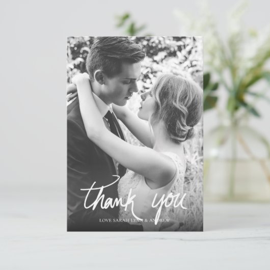 Hand Lettered Zwart & Wit Bruiloft Bedankkaart (Staand voorkant)