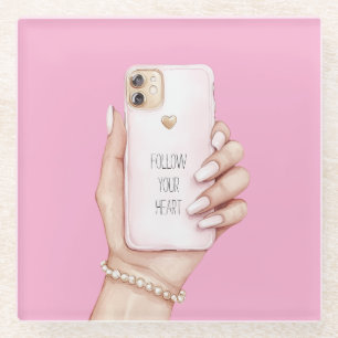 Hand telefoon chic meisjesachtig roze nagels glazen onderzetter