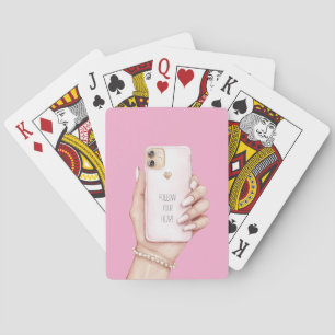 Hand telefoon chic meisjesachtig roze nagels pokerkaarten