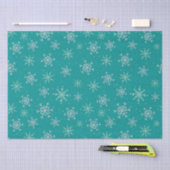 Handbeschilderd wit & Aqua Snowflakes op Blauwgroe Tissuepapier (Craft)