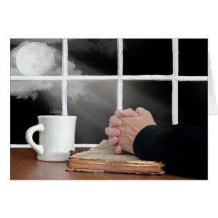 Handen op bijbel met maan