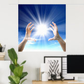 Handen op blauwe achtergrond, reiki, chakra poster (Thuiskantoor)