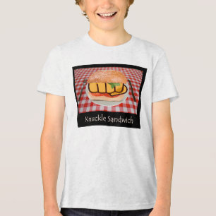 Handen op het stevige meisje op de nikkleppige san Tri-Blend shirt