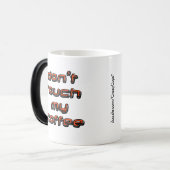 Handen uit magische mok (Voorkant links)