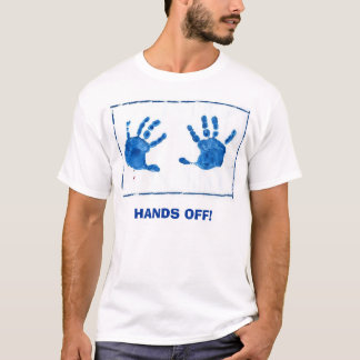 handen uit t-shirt