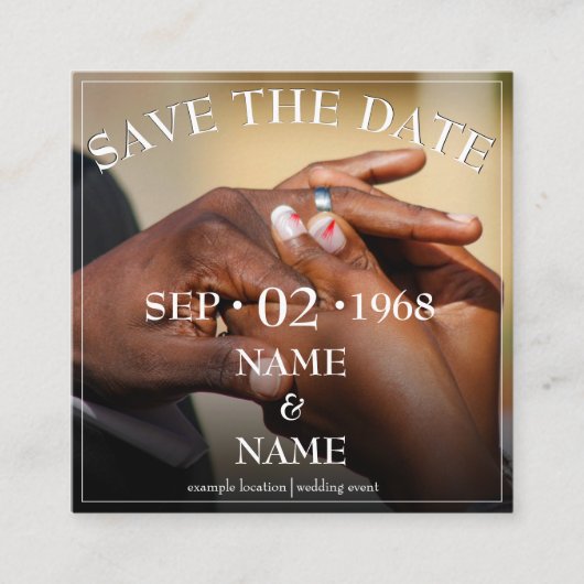 Handen van een bruidspaar met ring informatiekaartje (Voorkant)