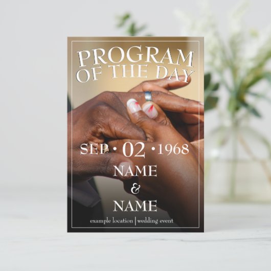 Handen van een bruiloft met een ring (Staand voorkant)