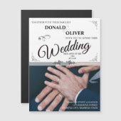 Handen van een Gay Bruiloft Paar met Ringen (Voorkant / Achterkant)