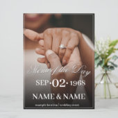 Handen van een gekleurd bruidspaar met ring (Staand voorkant)