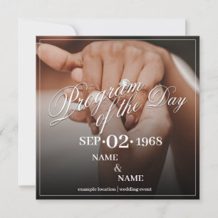 Handen van een gekleurd bruiloft paar met ring