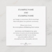 Handen van een gekleurd bruiloft paar met ring informatiekaartje (Achterkant)