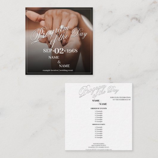 Handen van een gekleurd bruiloft paar met ring informatiekaartje (Voorkant / Achterkant)