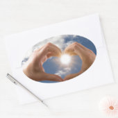 Handen van liefde ovale sticker (Envelop)