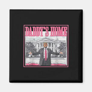 Handen wijd voor het huis van White Daddy Pi Magneet