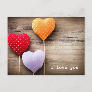 handgemaakte harten van valentijns op houttafel feestdagenkaart